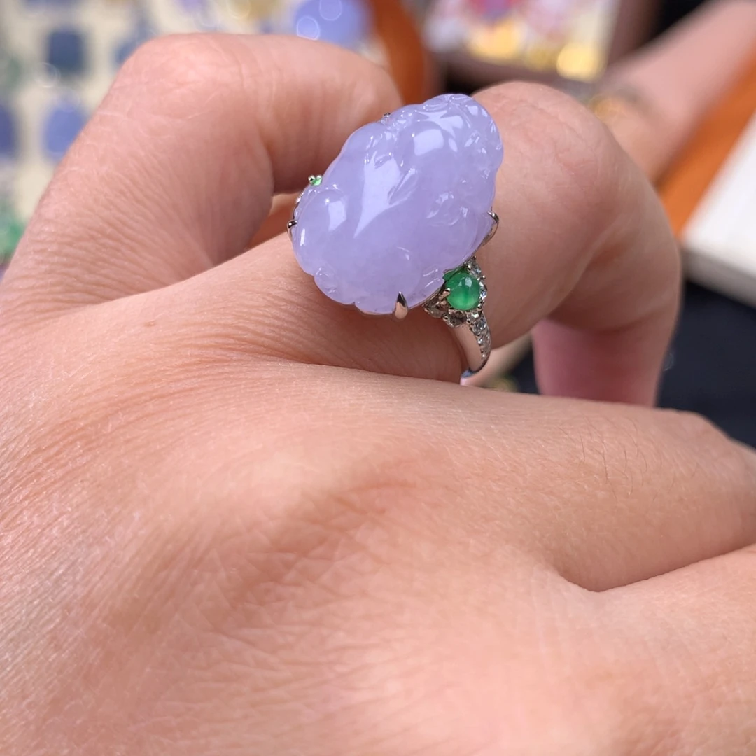 18K金镶嵌戒指翡翠貔貅戒指