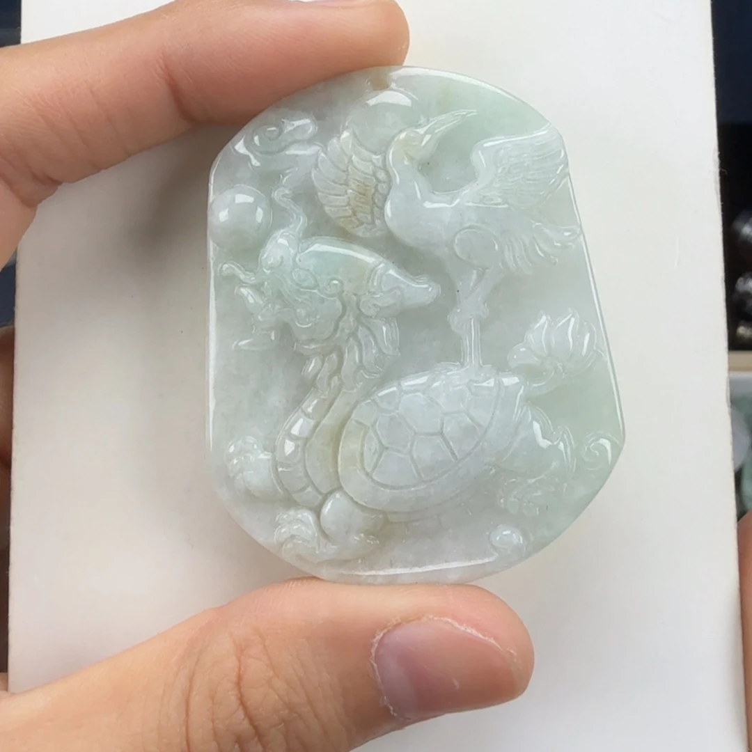 翡翠挂件未镶嵌翡翠