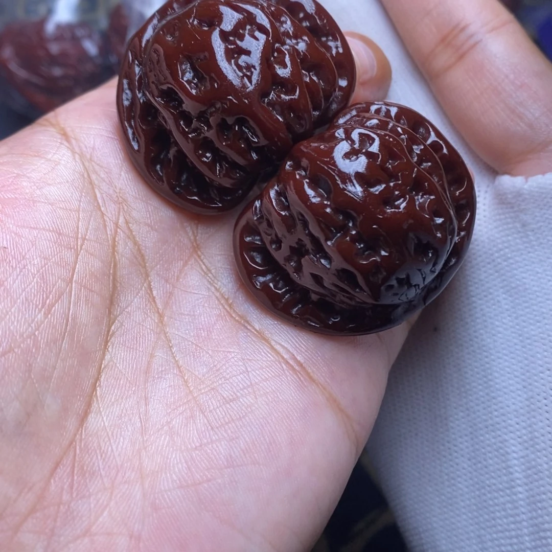 文玩核桃吊坠白狮子40