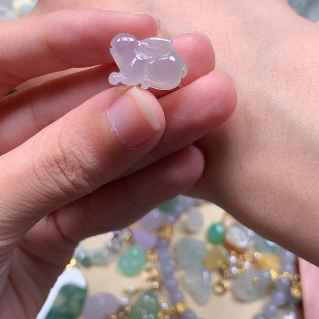 翡翠未镶嵌颈饰闪