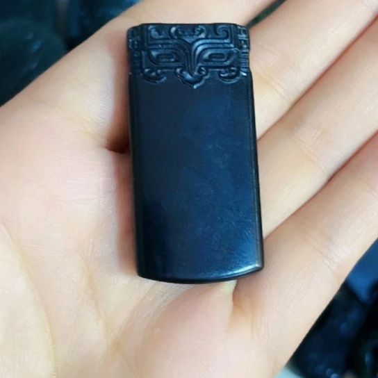 用***2蛇纹石玉未镶嵌颈饰