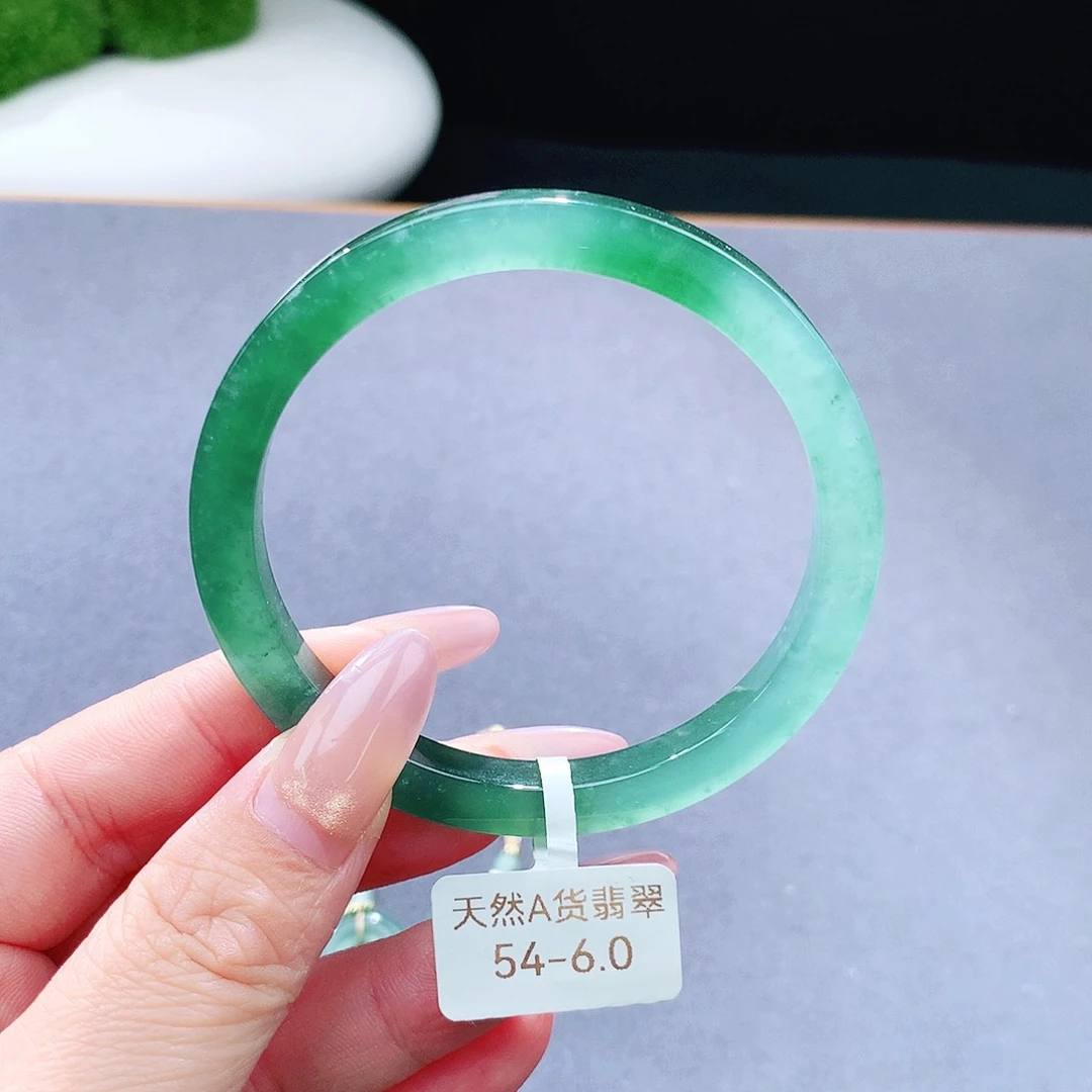 未镶嵌手镯（圆镯）翡翠