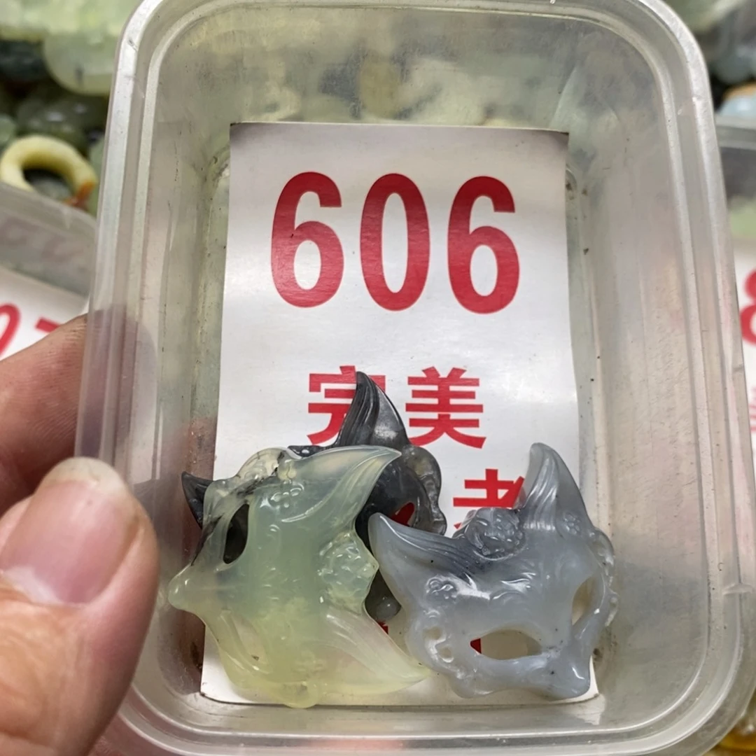 蛇纹石玉挂坠未镶嵌