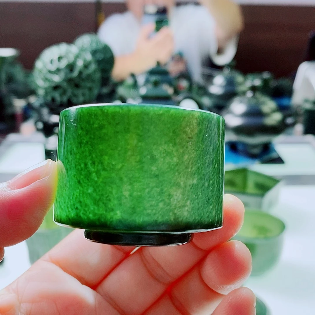 未镶嵌和田玉（青玉）摆件微瑕裂