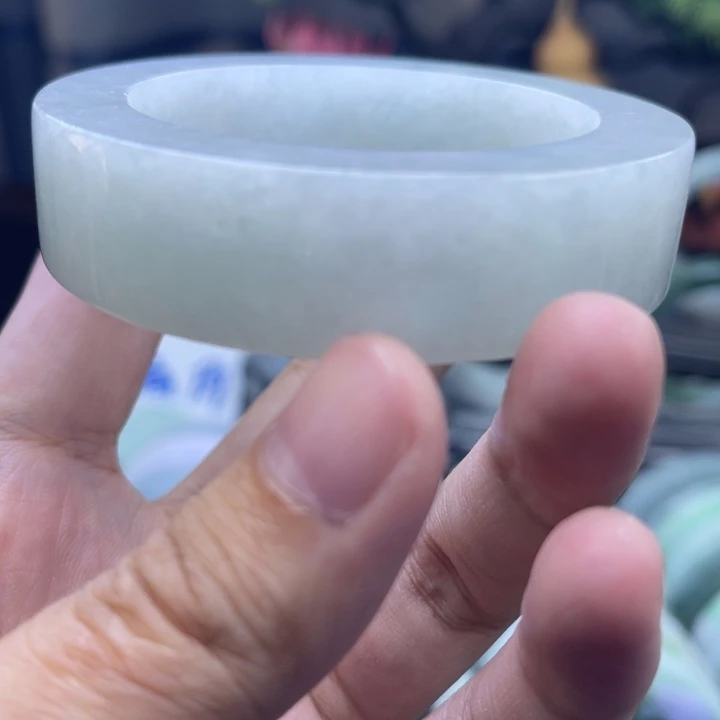 定制翡翠未镶嵌手镯