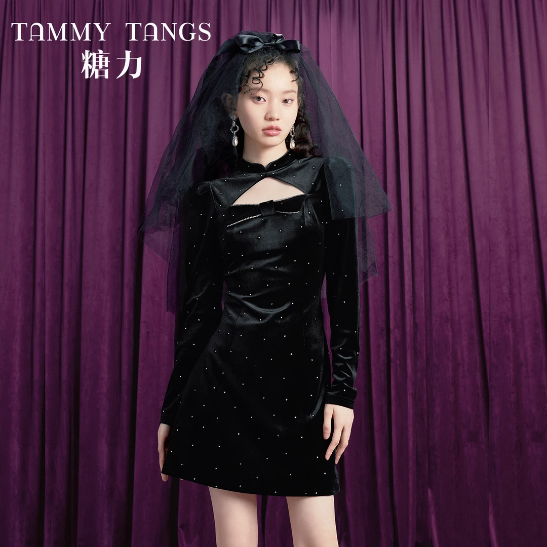 【商场同款】糖力秋冬季黑色小众设计感长袖镂空钻饰丝绒连衣裙女