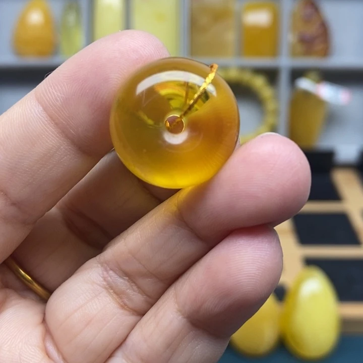 琥珀未镶嵌裸石吊坠