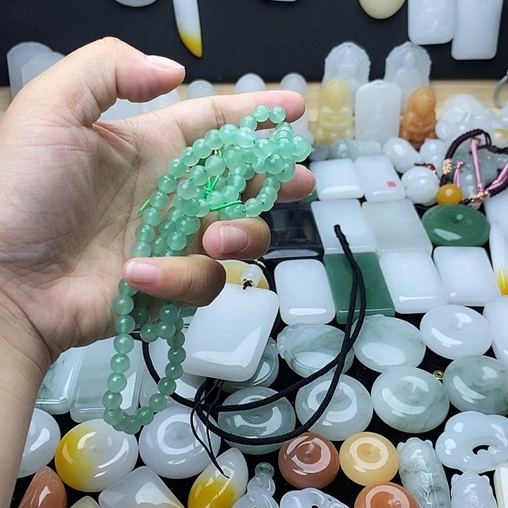 石英质玉未镶嵌颈饰泽**下