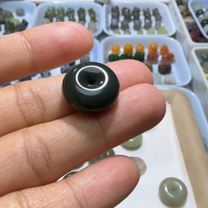 顾***_未镶嵌和田玉珠宝半成品