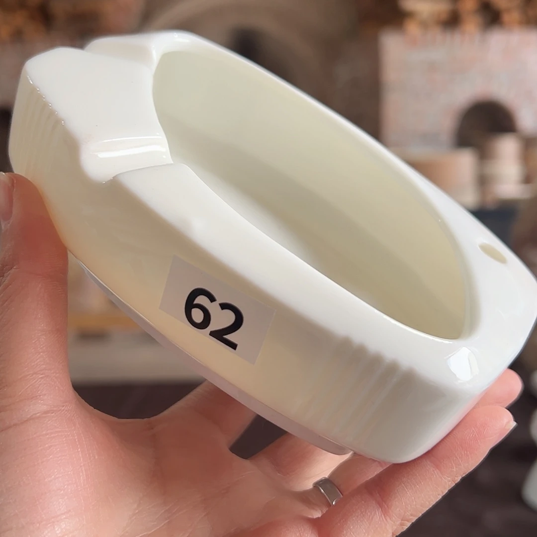 瓷柴窑 素胎方烟缸，微瑕吸烟