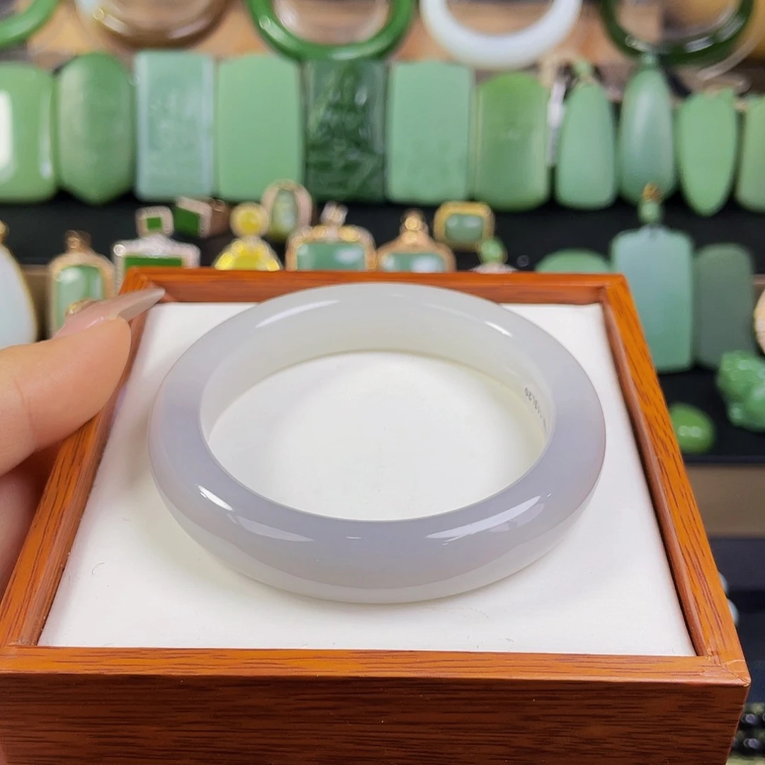 未镶嵌手镯和田玉·紫白手镯