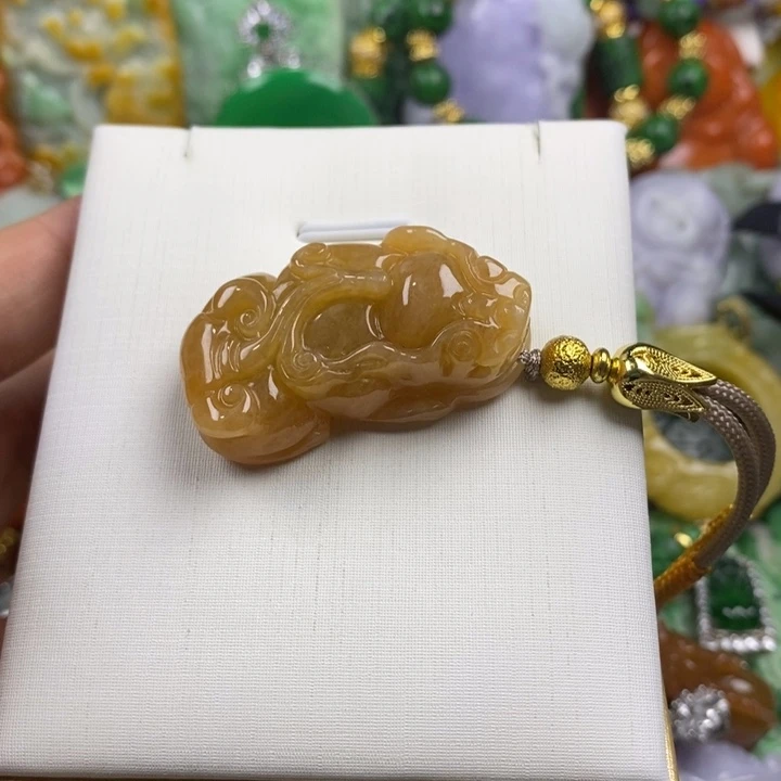 翡翠未镶嵌吊坠(赠链)