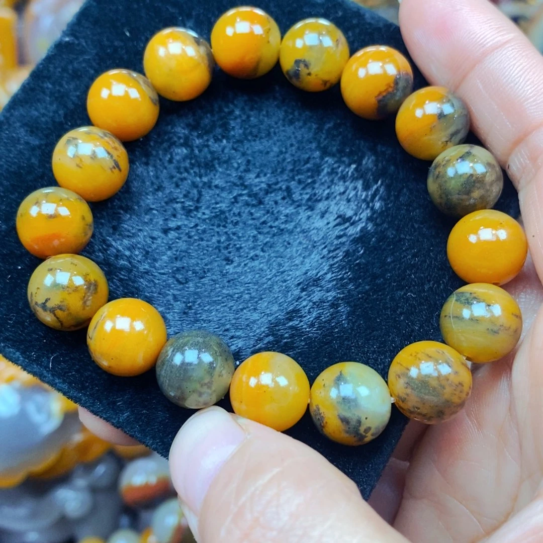 未镶嵌石英质玉（黄龙玉）颈饰