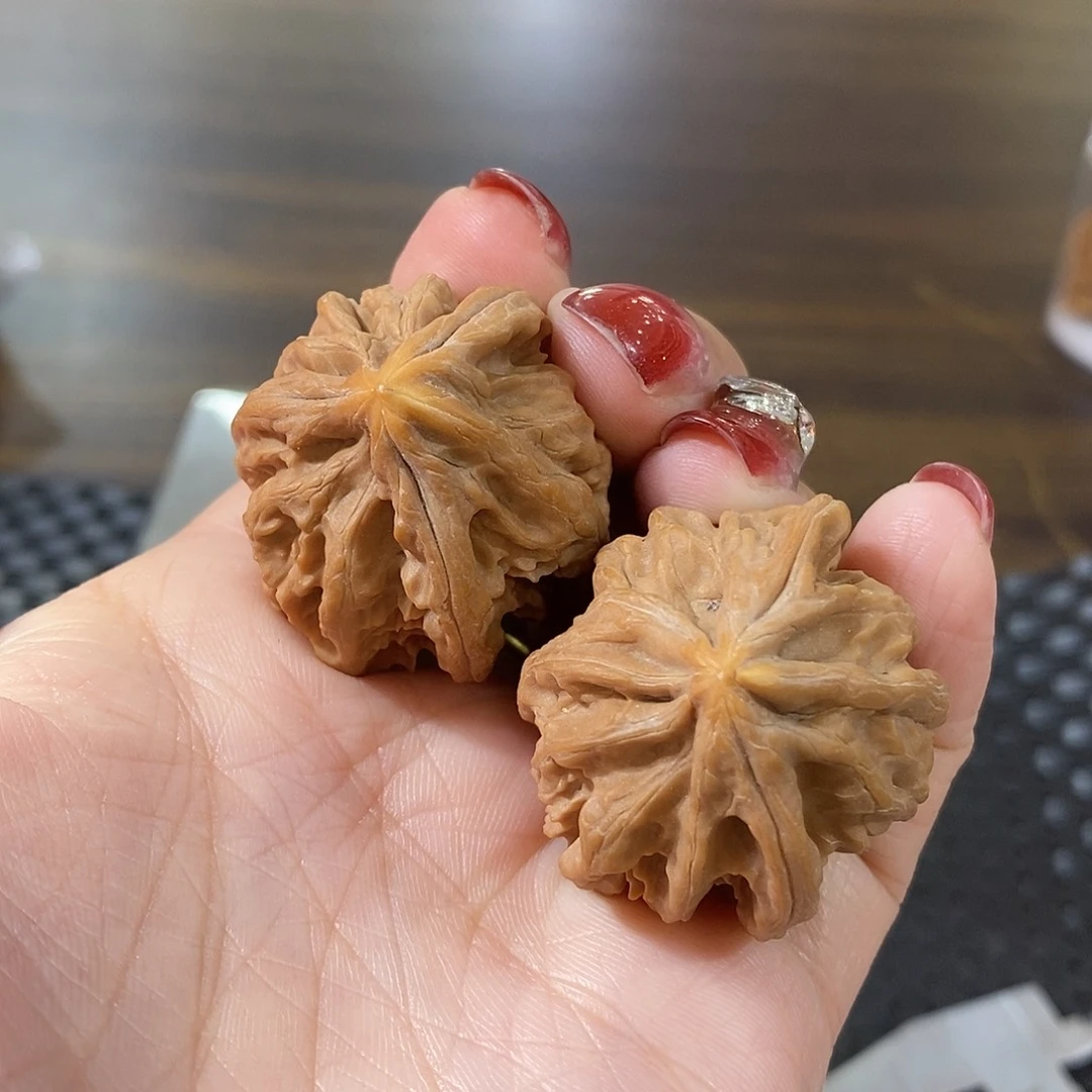 奋***青文玩核桃吊坠大龙三棱35修尖
