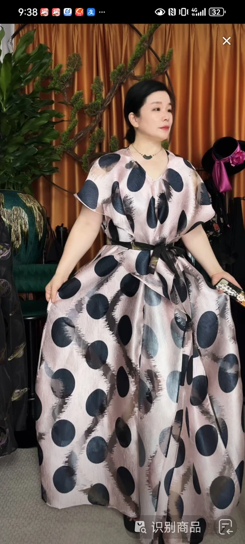 波点灯笼袖连衣裙