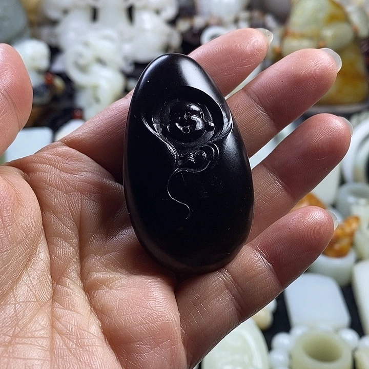 和田玉未镶嵌把件