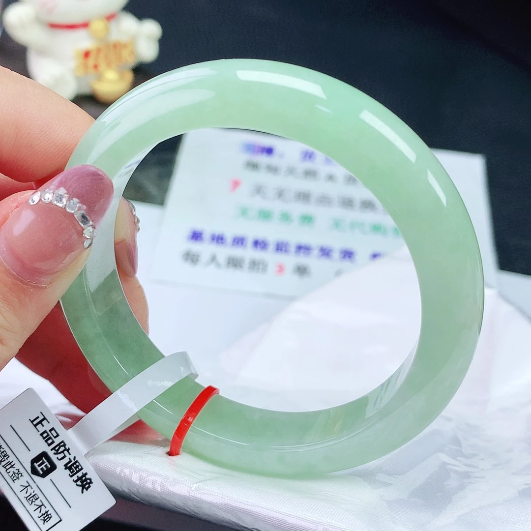 翡翠手镯未镶嵌55圈