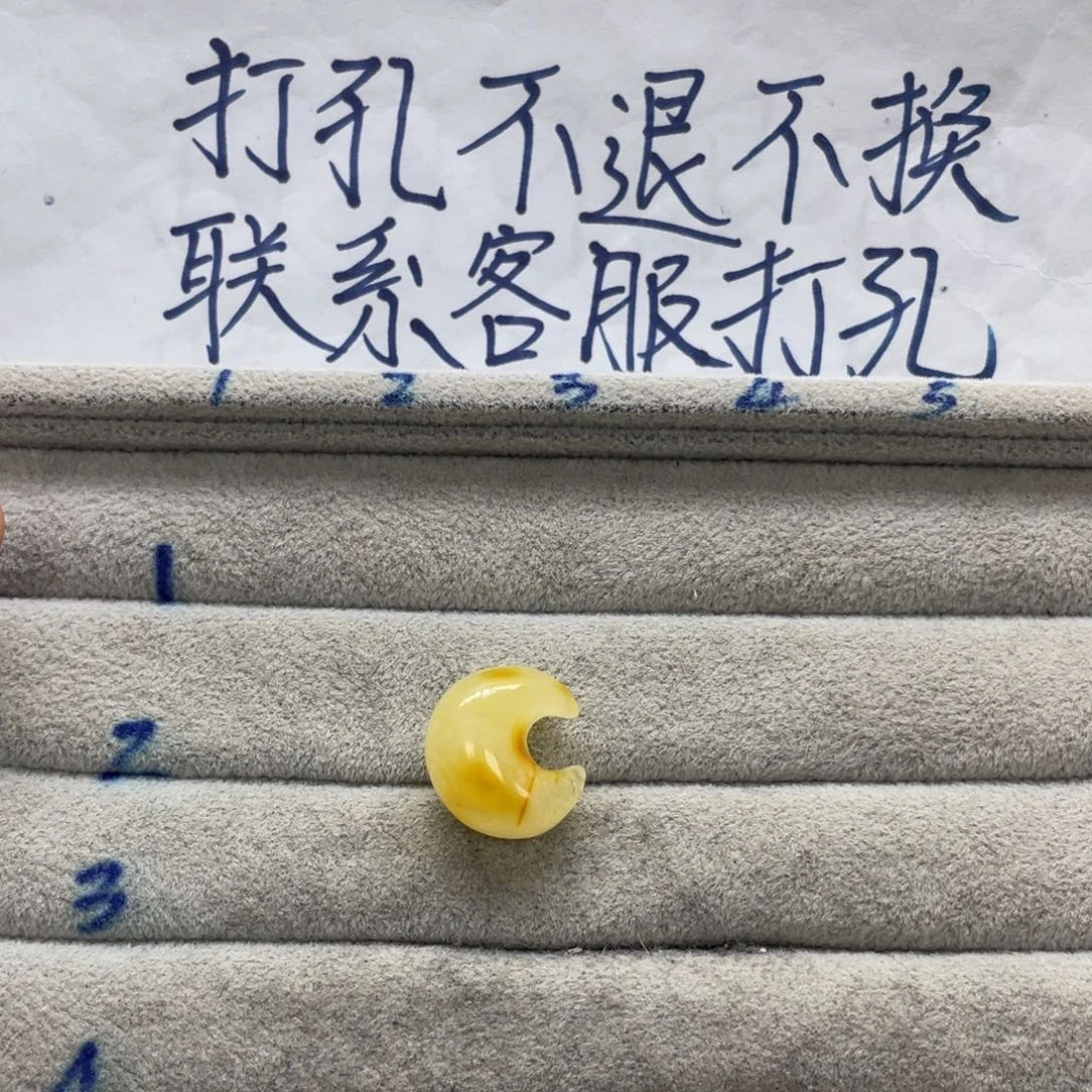 唇***痣裸石琥珀未镶嵌天然琥珀