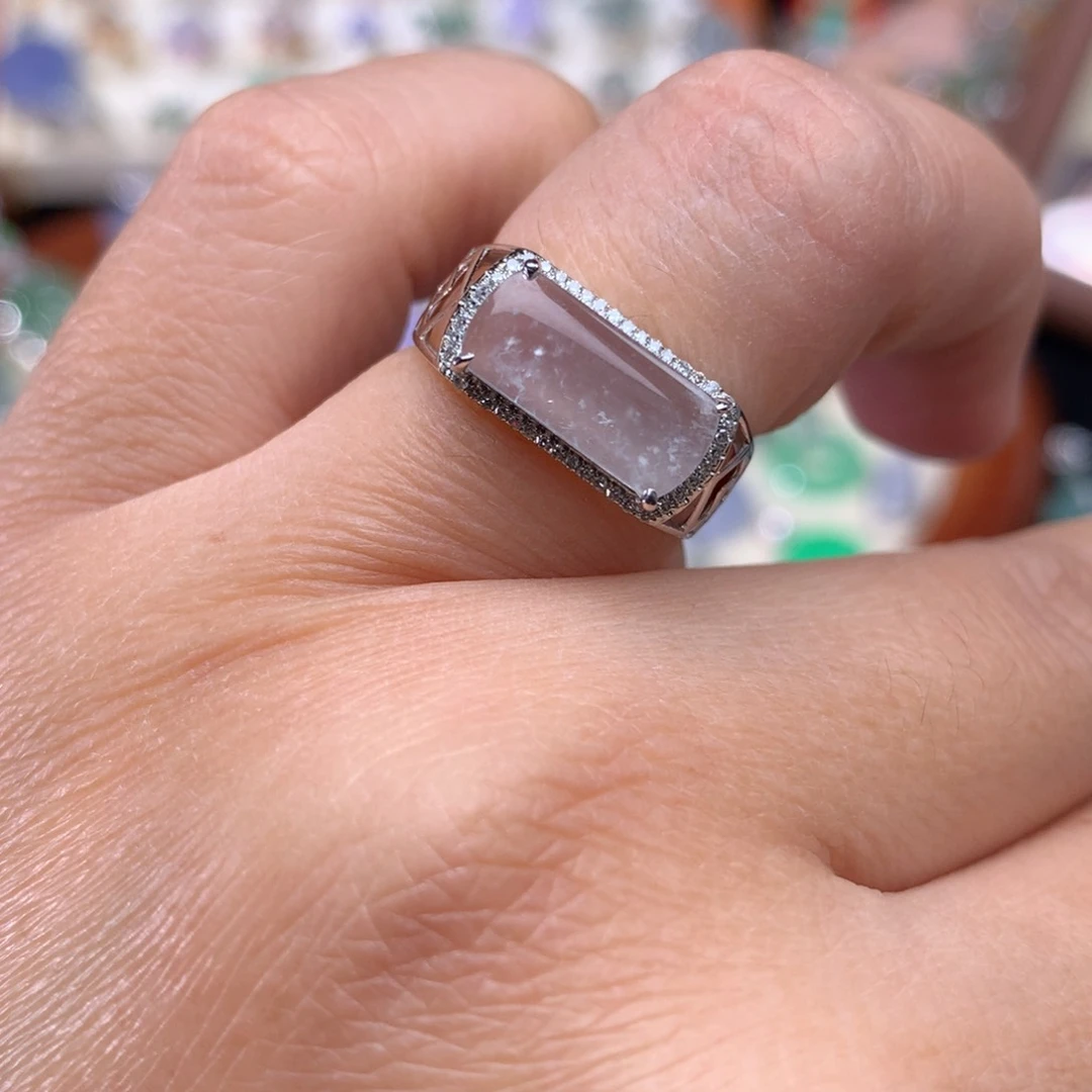 18K金镶嵌戒指翡翠马鞍戒指