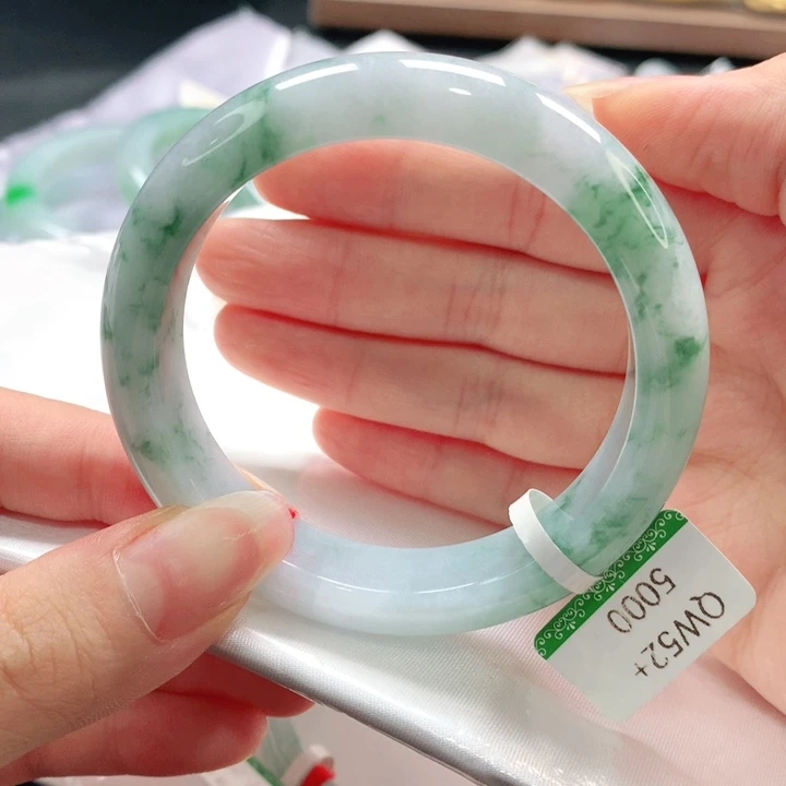 翡翠手镯未镶嵌52圈