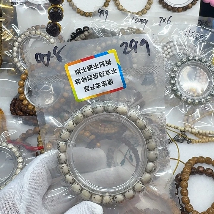 N***n吊坠星月菩提绿背河豚