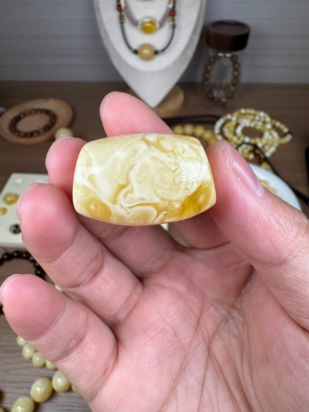 俄料蜜蜡马蹄珠拉丝溶洞妖7.9克