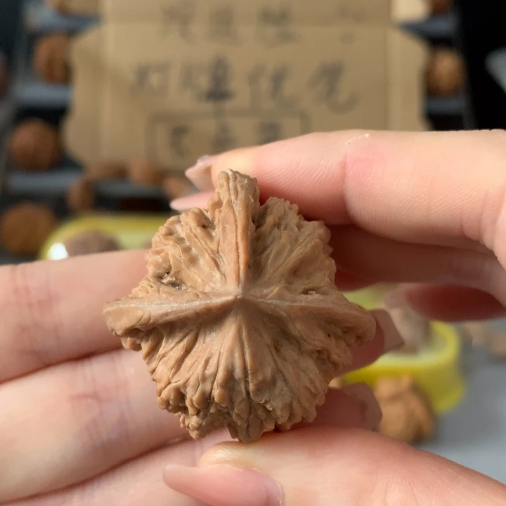 不***色吊坠文玩核桃异形单只，有瑕疵