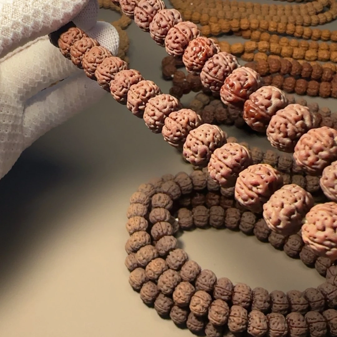 N***e吊坠金刚菩提顶级勿里达老树王手持