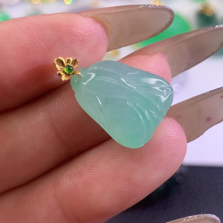 翡翠18K金镶嵌颈饰翡翠