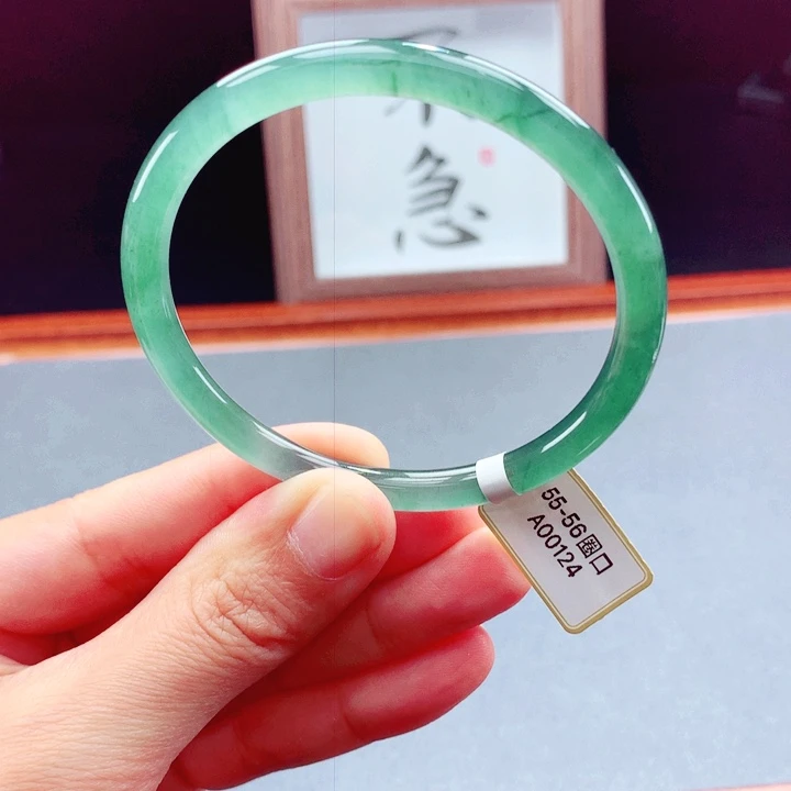 未镶嵌手镯翡翠圆镯
