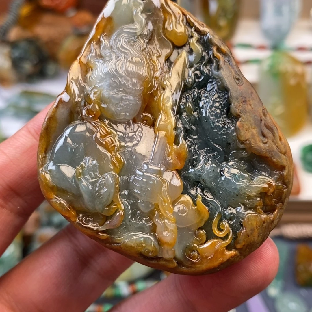 翡翠未镶嵌颈饰不动尊