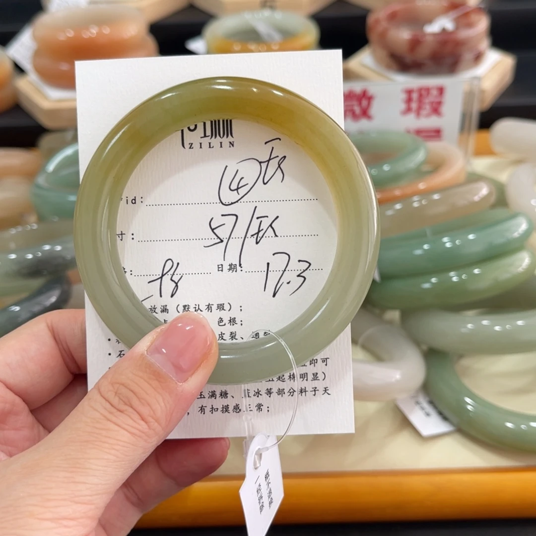 未镶嵌手镯石英质玉