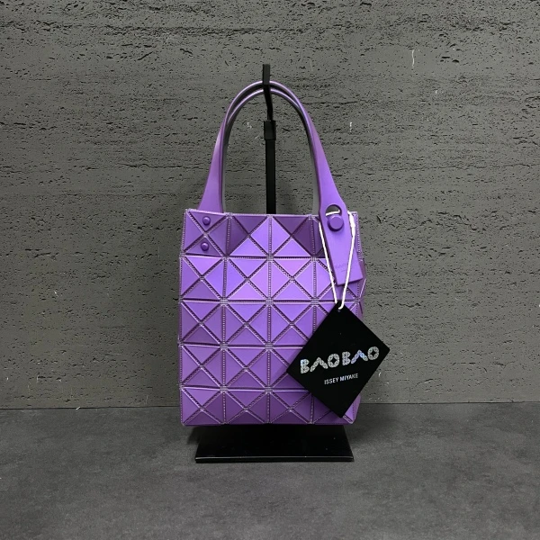 三宅一生/包包/99新/市场价8600/250915zb0016