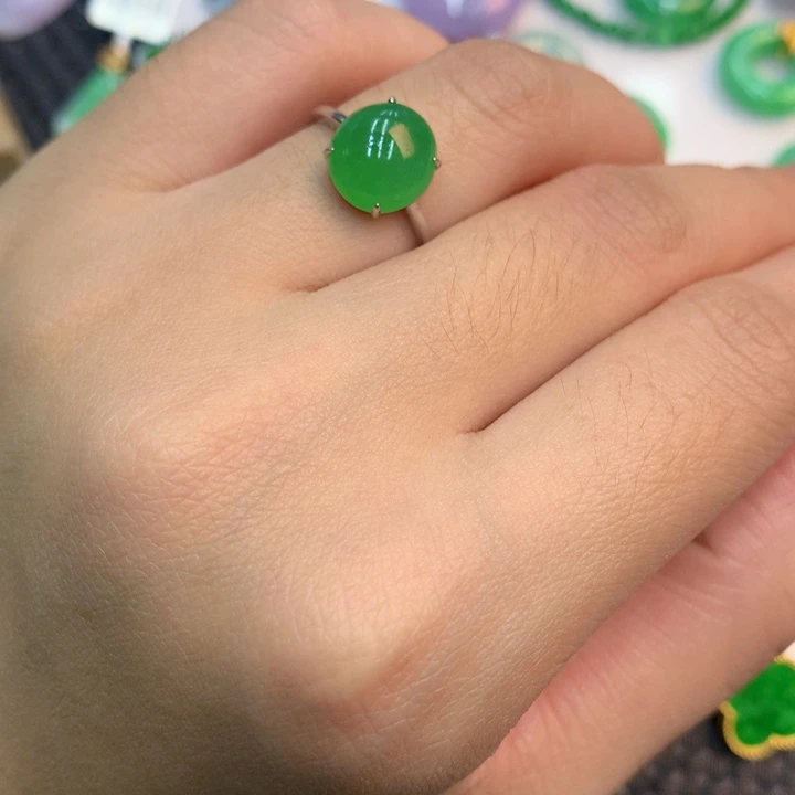 颈饰18K金镶嵌翡翠A**n天然翡翠