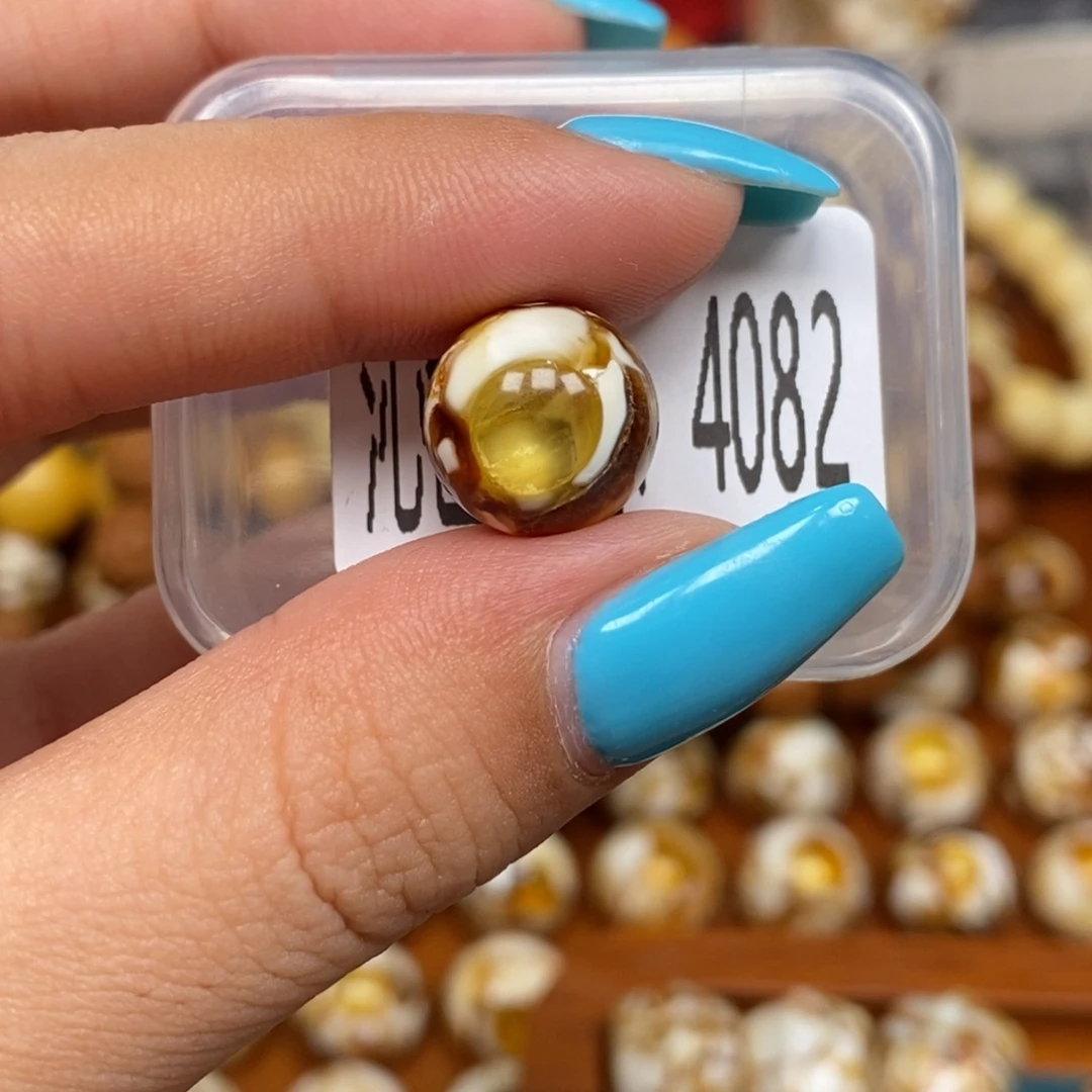 蜜蜡未镶嵌珠宝奇石4082