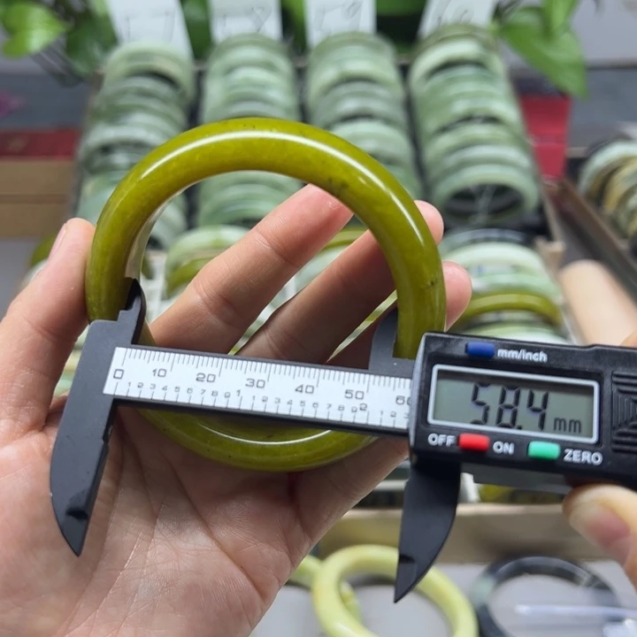 蛇纹石玉未镶嵌手镯73