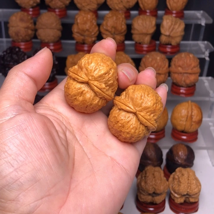 文玩核桃吊坠18玉面鹦鹉