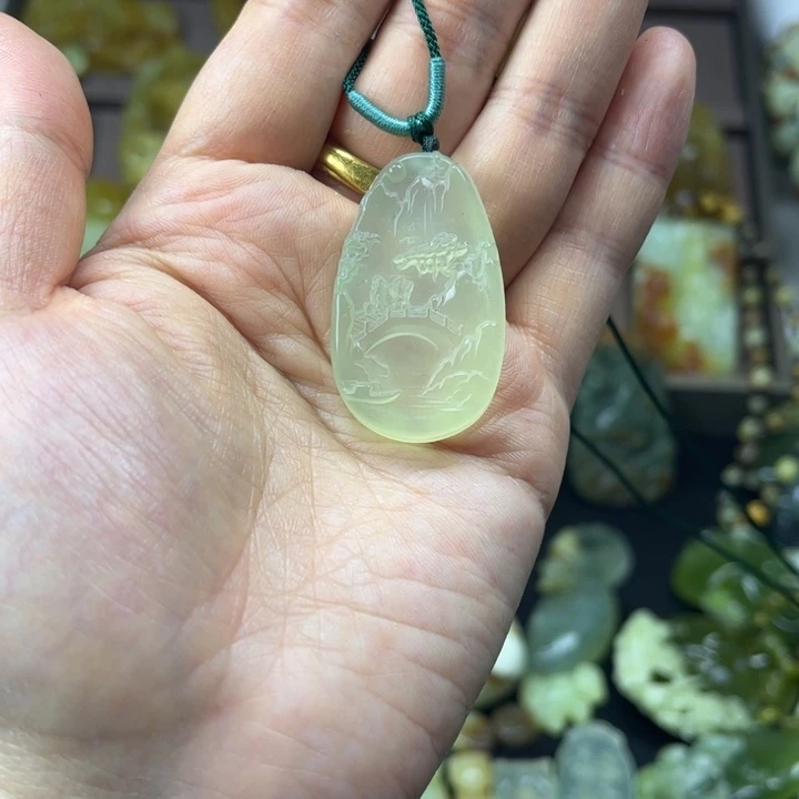 蛇纹石玉未镶嵌颈饰