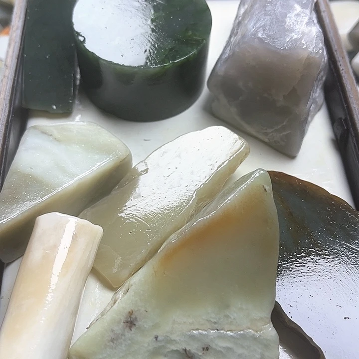 和田玉（糖玉）和田玉边角料9K金镶嵌君**下