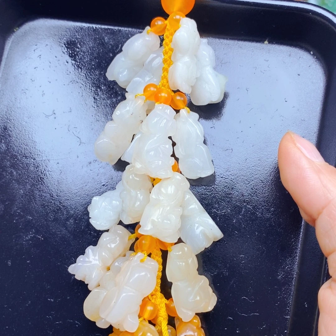 石英质玉（黄龙玉）未镶嵌颈饰