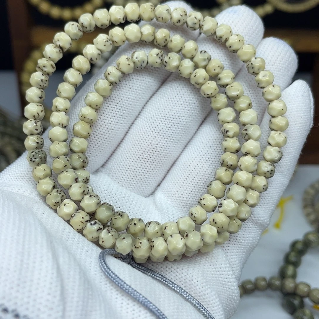 彤***浠手串星月菩提6-5，手工无相通体留白