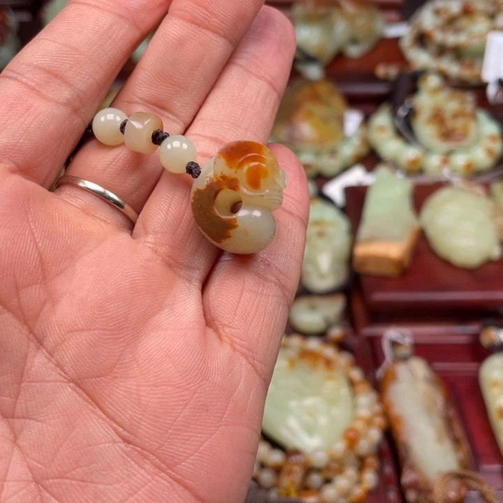 项***傅岫岩河磨玉（透闪石质玉）未镶嵌吊坠(不含链)