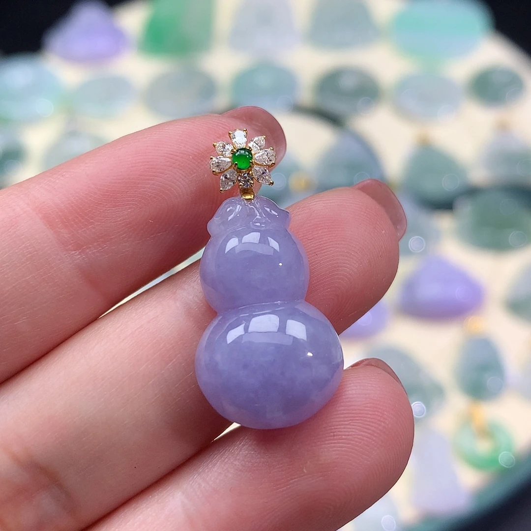 翡翠18K金镶嵌颈饰葫芦