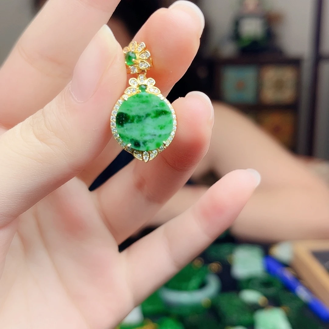 颈饰银S925镶嵌翡翠多样性