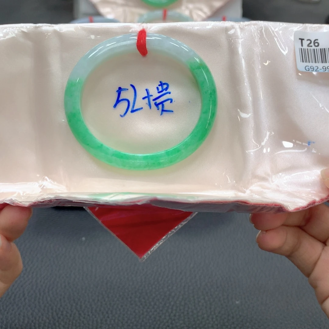 翡翠未镶嵌手镯贵妃