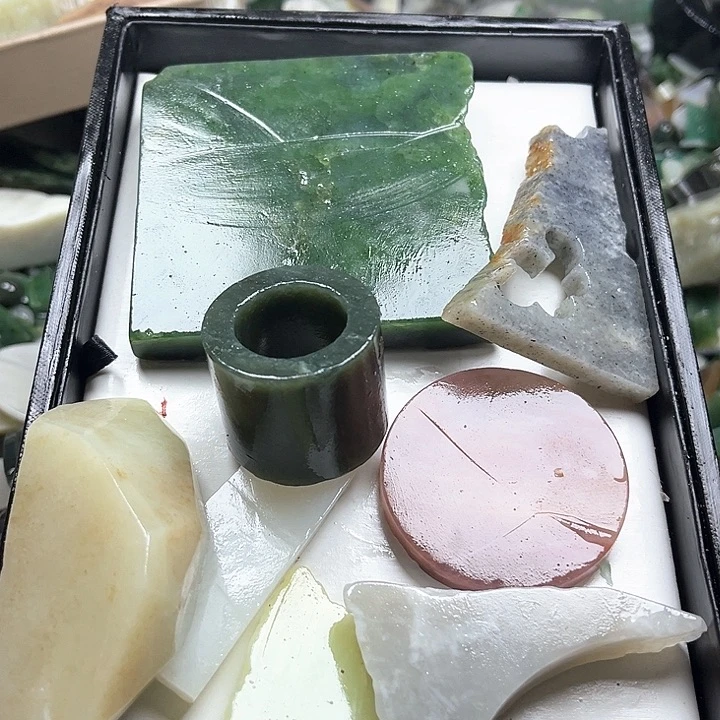 和田玉(糖玉)和田玉边角料9K金镶嵌轻***?