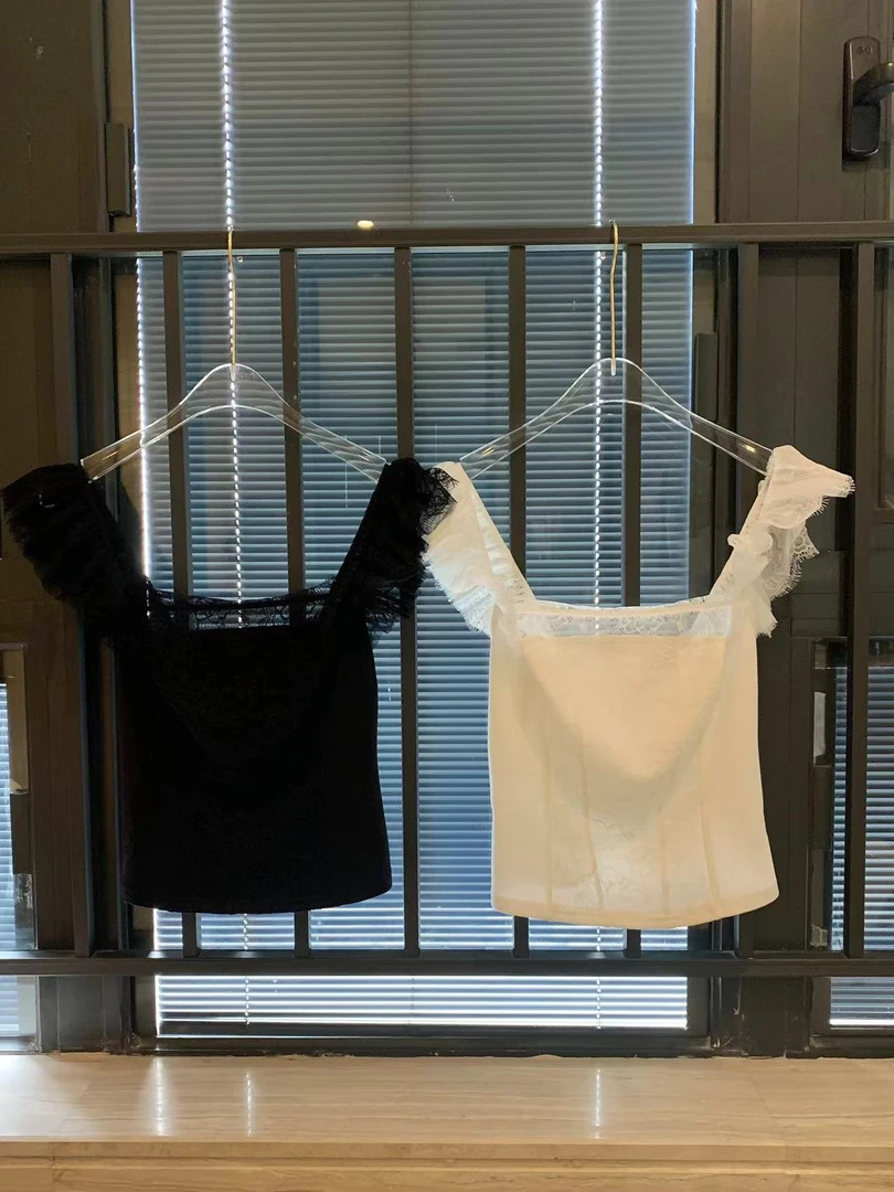 GABBY 背心睫毛蕾丝纯欲日常气质款方领修身时尚飞袖上衣女L850