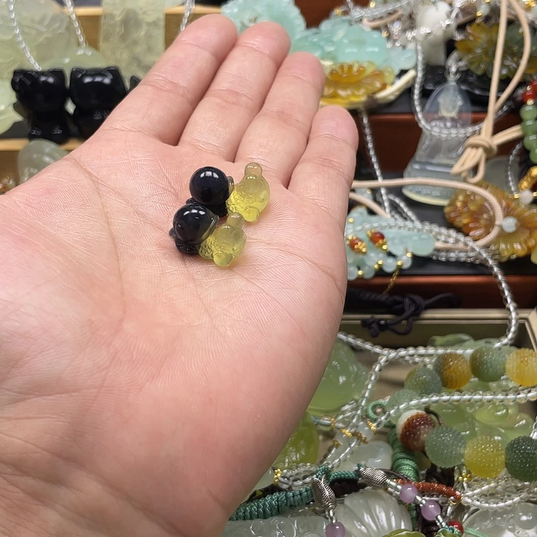 谭***纹蛇纹石玉未镶嵌颈饰