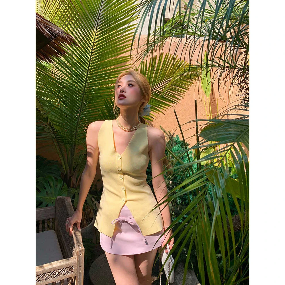 夏季泰式辣妹多巴胺绝美奶黄色上衣女设计感无袖针织V领吊带背心