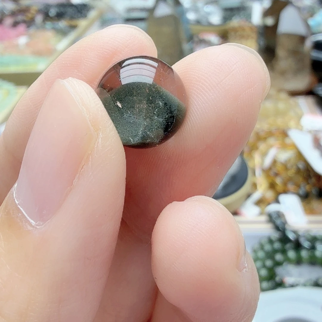 天然辰砂天然绿幽灵金字塔通孔11mm